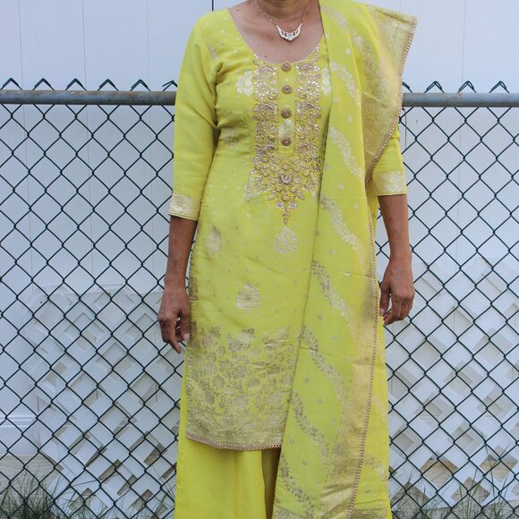 Yellow Palazzo - Picture 1 of 5
